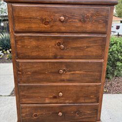 Solid Wood 5 Drawer Dresser Chest of Drawers Furniture Great Condition 