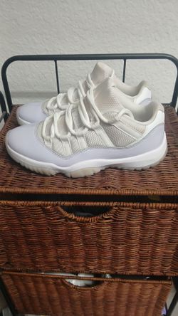 Jordan 11 violet and white