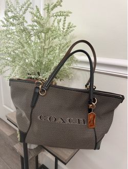 Pretty item
