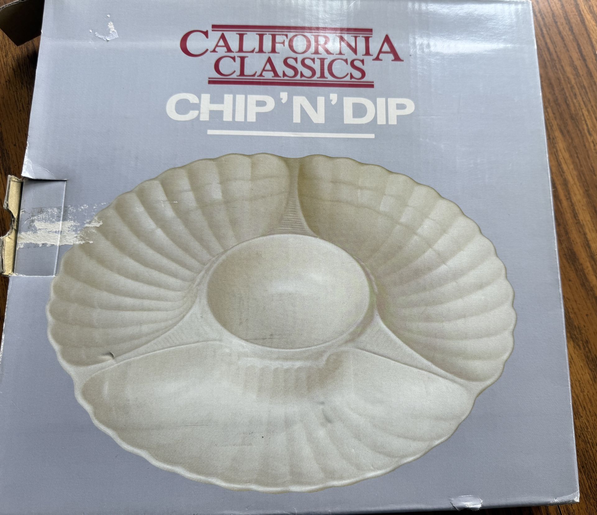 California Classics Chip N' Dip Stoneware Shell Dish 12.5 in Diameter Vintage