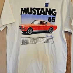 Classic 65 Ford Mustang old navy shirt size M