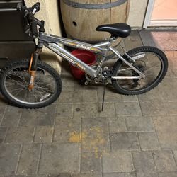 Mongoose 20 inch wheels mountain bike seven speed
