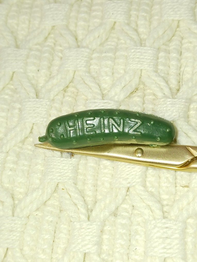 Vintage HEINZ Pickle Pin & Ketchup 2000 LAPEL/HAT Pin promo item