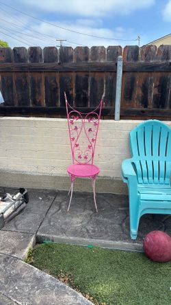 Chair (pink)