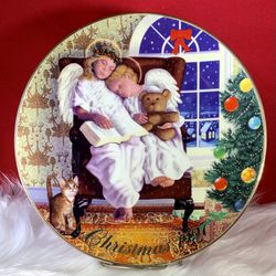 Avon “Heavenly Dreams” 1997 Christmas Plate 