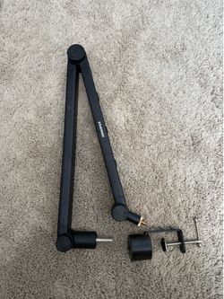 Articulating microphone mount