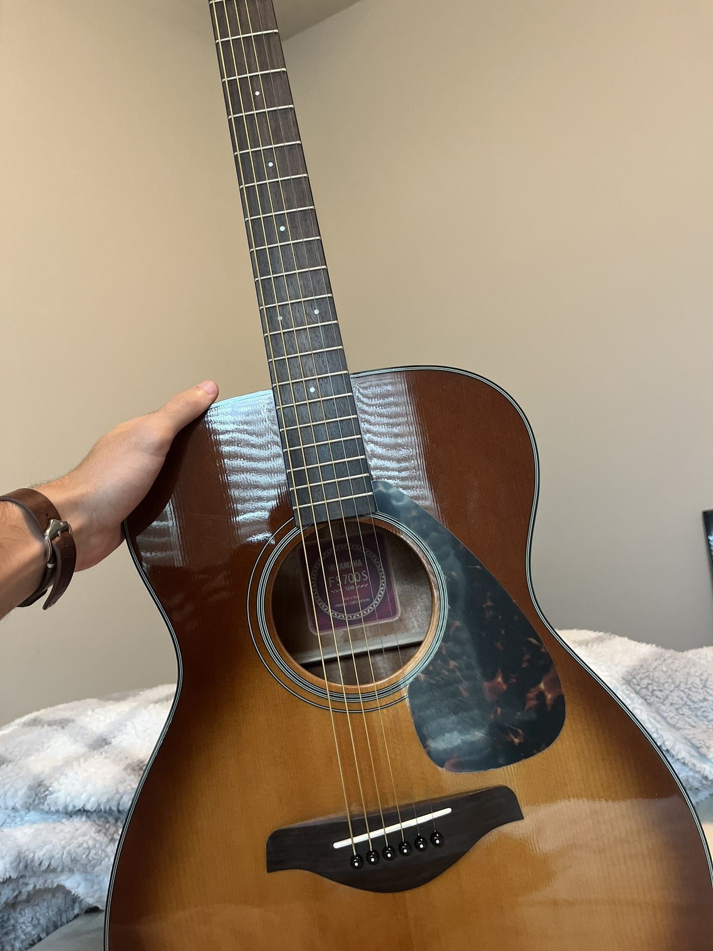 Yamaha FS700s Solid Top Acoustic guitar
