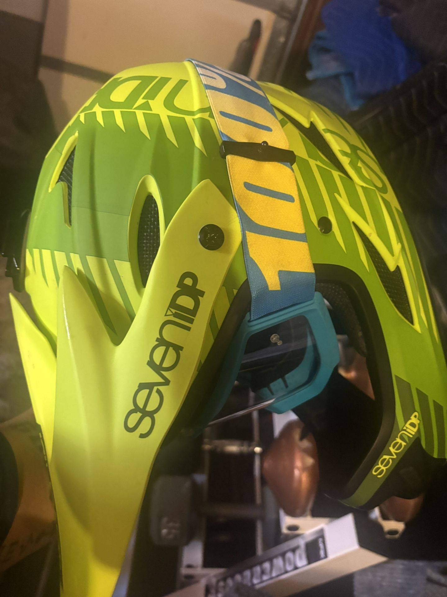 helmet youth Large