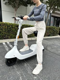 Okai Electric Scooter 15mph/range 35miles