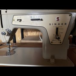 Singer Sewing Machine—Fashion Mate—Model 237