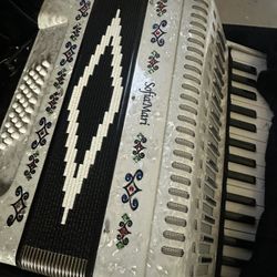 Accordion De Teclas 500$ Price Negotiable Works Perfectly Fine