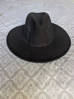 Black Round Brim Hat