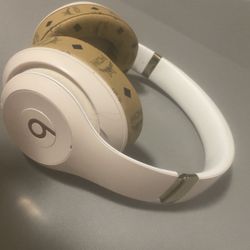 Dre beats Studio 3