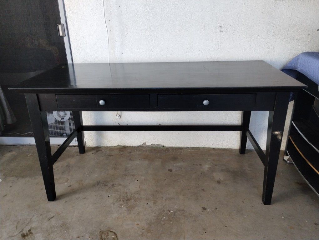 Black Desk With Drawers