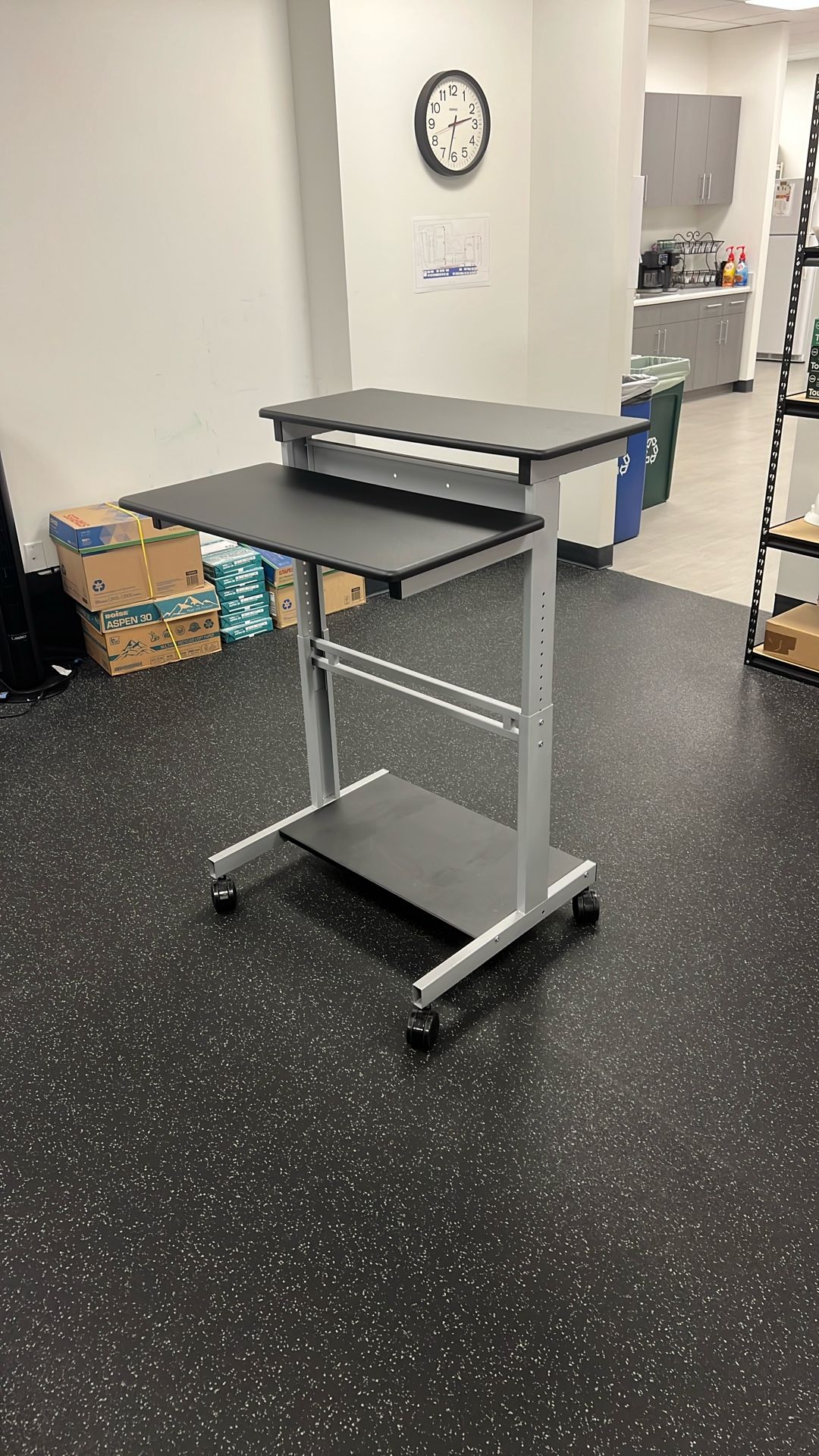 32” Mobile Ergonomic Stand Up Desk (New)
