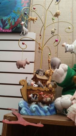 Noah's Ark baby mobile with 9 animals excellent condition smoke-free environment
