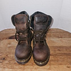 DR MARTENS BROWN INDUSTRIAL WORK BOOT STEEL TOE,SLIP RESISTANT UK3 US5  7741 

Size measurements 
US WOMENS 5
US MENS 4
UK 3

Condition is New no box 