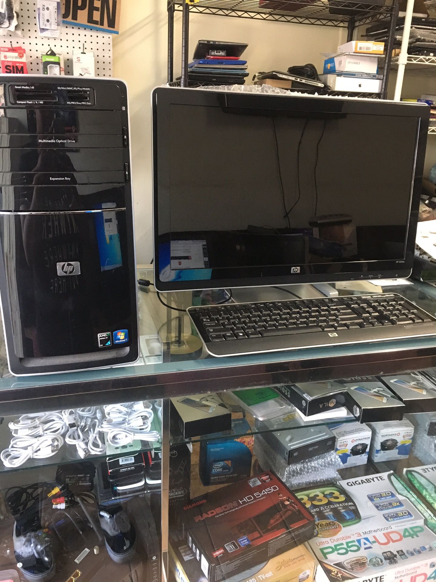 HP desktop Computer PC with 21 inch monitor