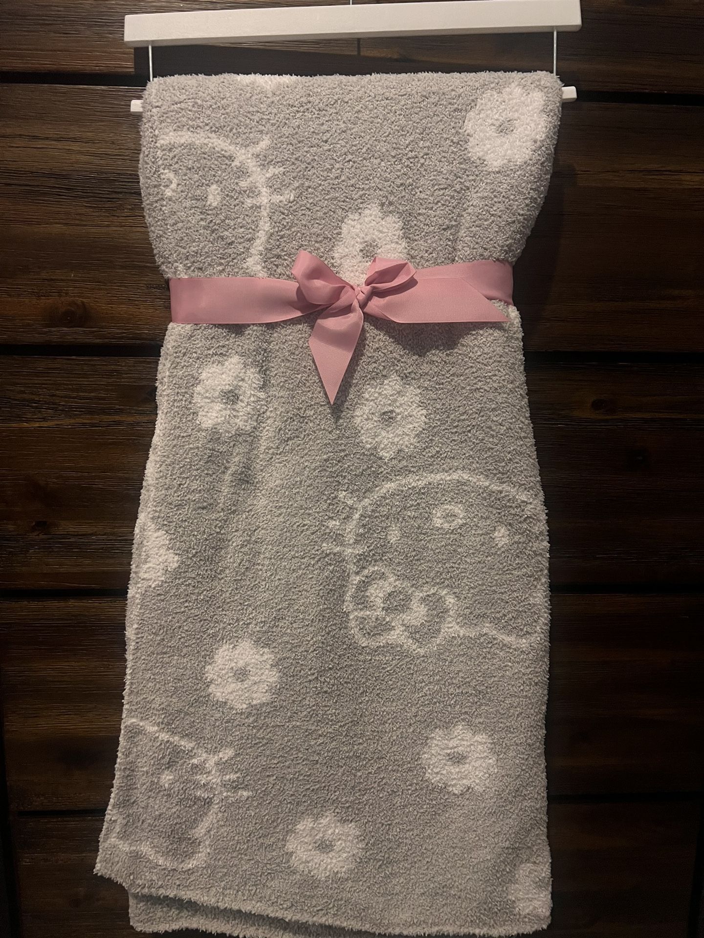  Hello Kitty Reversible Throw Blanket   