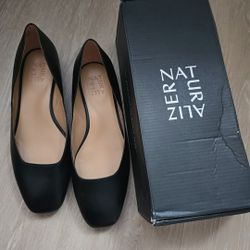 Woman's Shoes Size 8