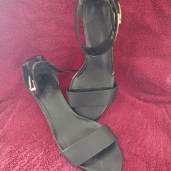 Black sandals Size 8