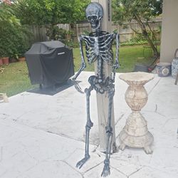 HALLOWEEN SKELETON MALE BLACK PARTS MOVE- 60H X 14.5W X 8D INCH