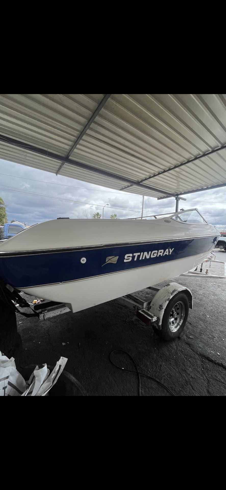 2001 Stingray Boat