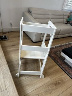 Toddler tower helper stool