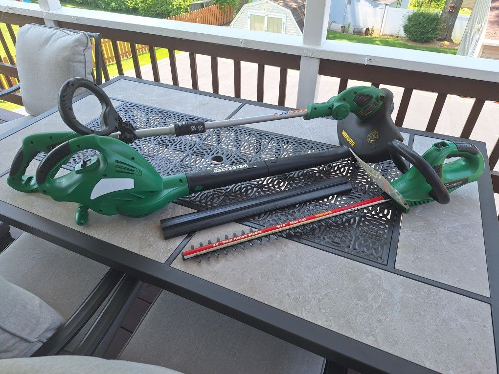 Weed Eater 3 PC Set...with 3 Batteries and Chargers..
