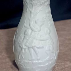 Vintage 1984 Lladro “Mini Florero Juegos en el Parque” Matte Vase – Spain