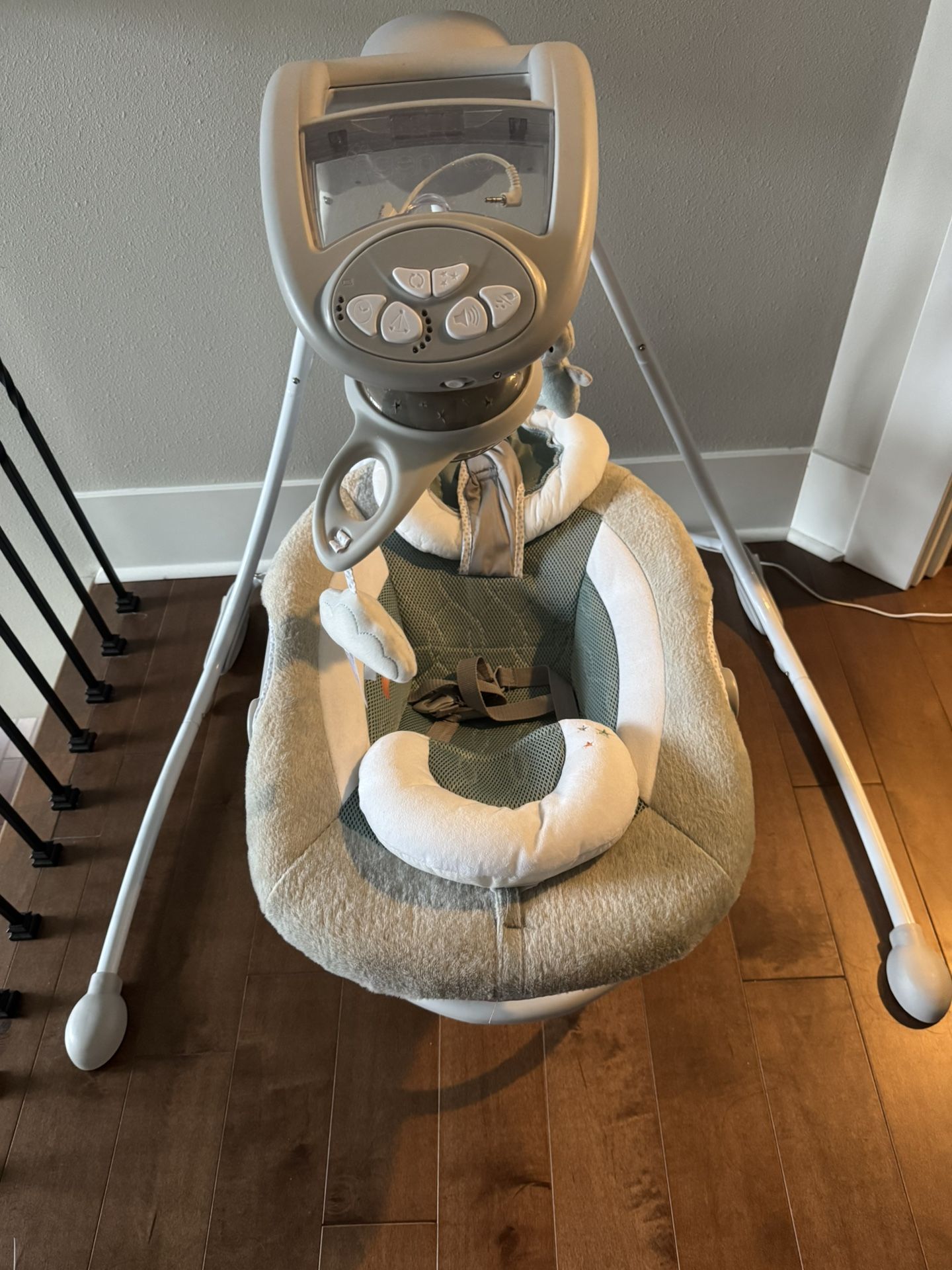 Baby Swing (ingenuity)