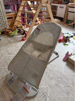 Baby bjorn bouncer