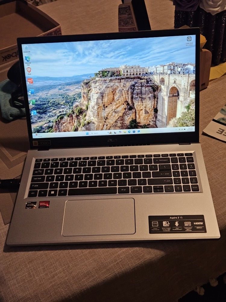 Acer Aspire 3 15.6" Touchscreen Laptop
