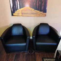 Luxurious Black Leather Lounge Barrel Chairs By MAXIM Made In Italy 