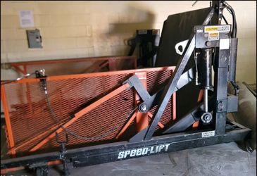 Speed lift dock for pallet loading