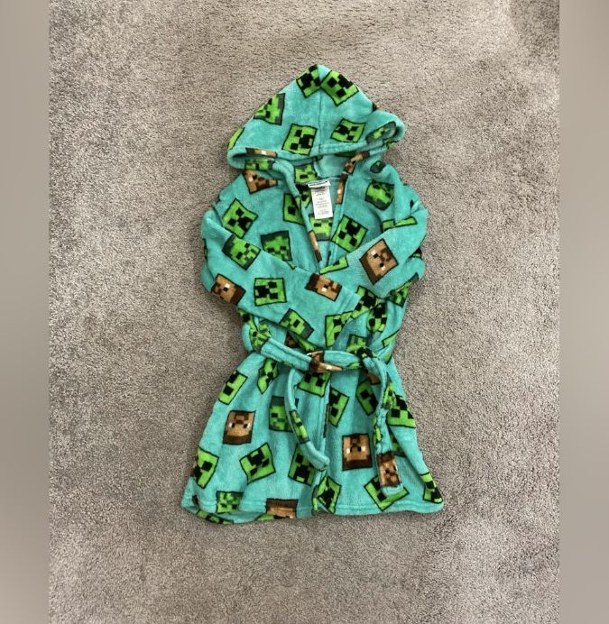 Boys Minecraft Fleece Robe size small (6)