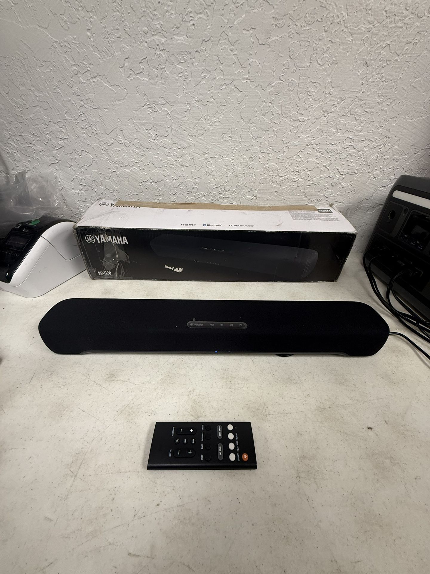 Yamaha - 2.1-Channel Soundbar with Built-in Subwoofer