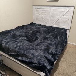 Queen Size Bed Set