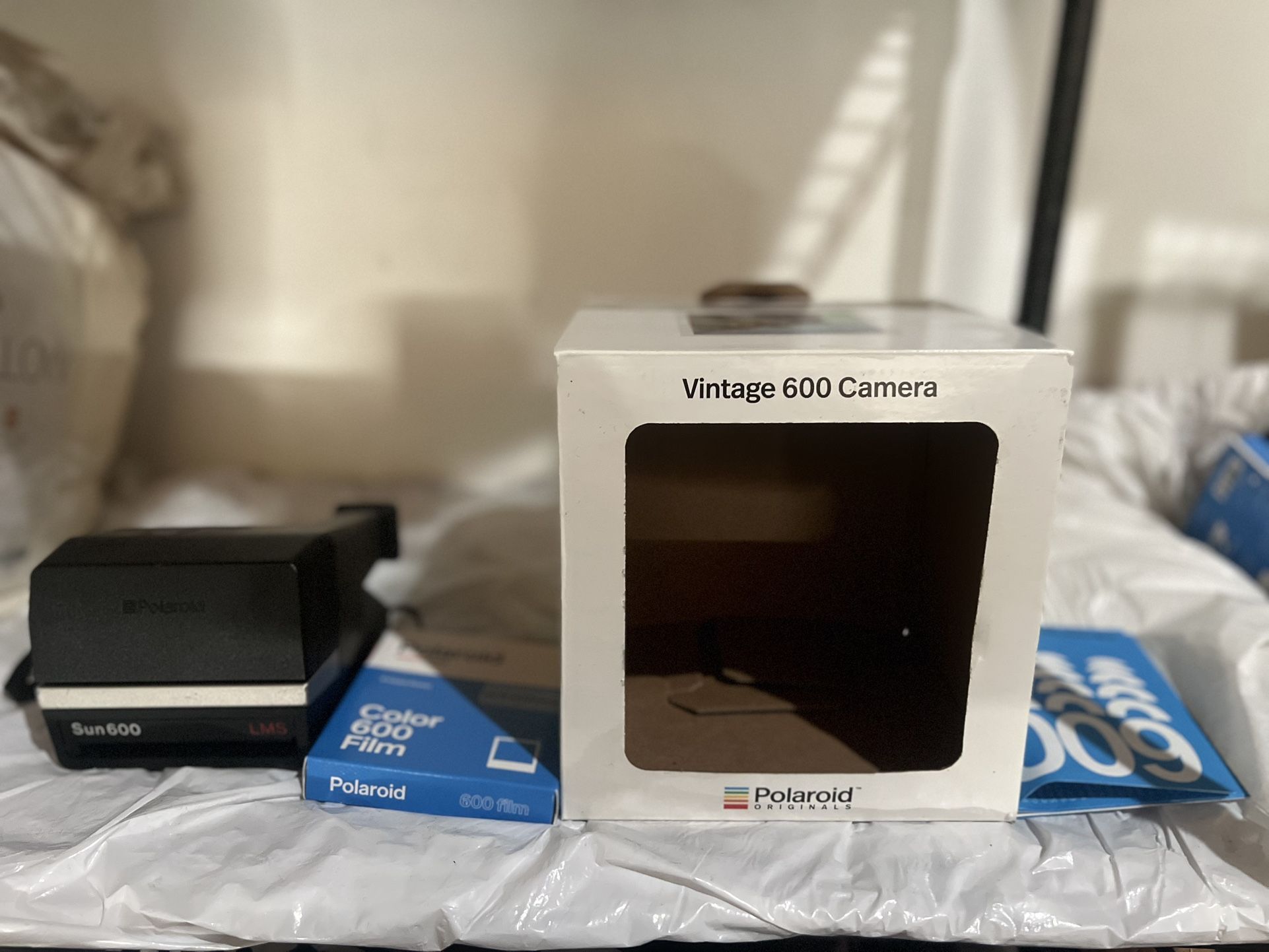 600 SUN600 LMS SILVER AND BLACK INSTANT FILM CAMERA