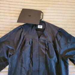 Black graduation gown and cap. Like new. 5" 7"-5" 9"