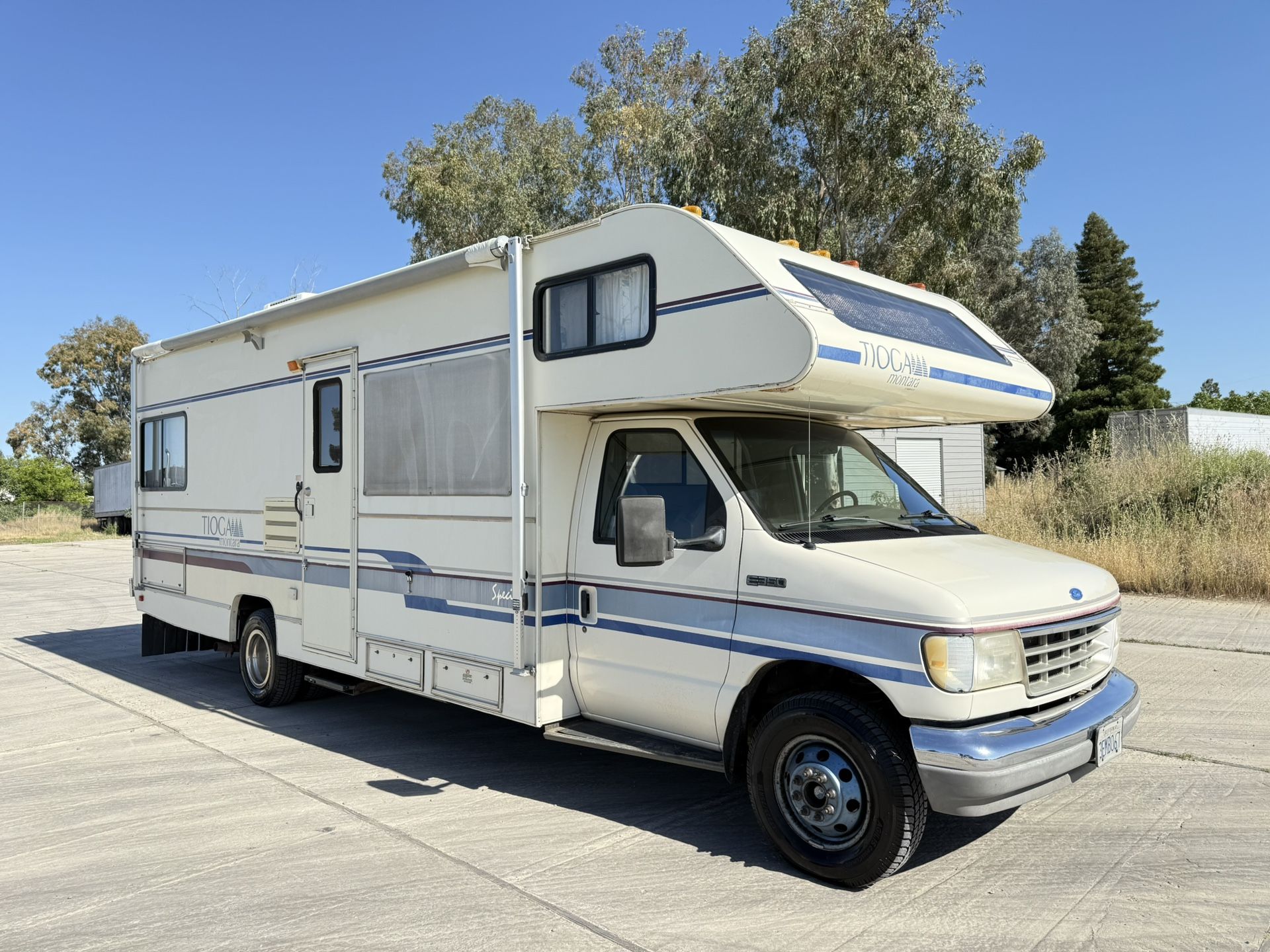 1993 Ford E-350 Tioga by Fleetwood 27’ Class C