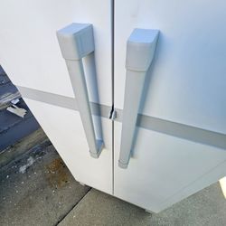 Storage Cabinet, Excellent Condition, Lockable,   used indoors, Rubbermaid, Keter