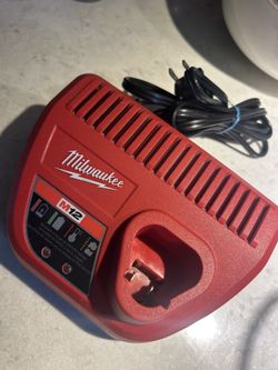 Firm! Milwaukee M12 12-Volt Lithium-Ion Battery Charger