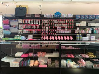 Eyelash extensions supply store now open