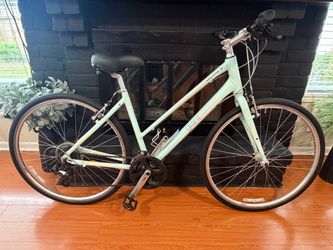 Giant (Liv) Escape W Hybrid Bike - Medium Frame