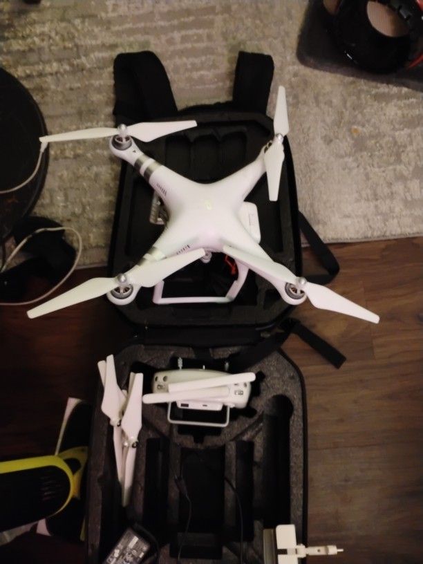 D j I. Advance Phantom Three Drone