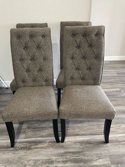 4 ELEGANT DINING CHAIRS