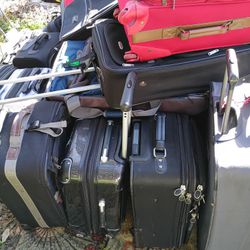 LOTS OF NICE PULL ALONG LUGGAGE 