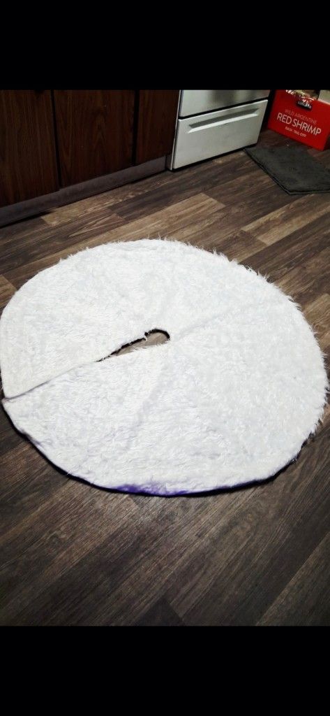 Big Christmas Tree Skirt Pickup Between 2:00-10:40 Pm Rainbow/Charleston Cash Only