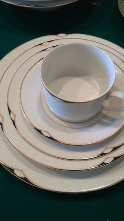 Oscar de la Renta Fine China - Aegean pattern